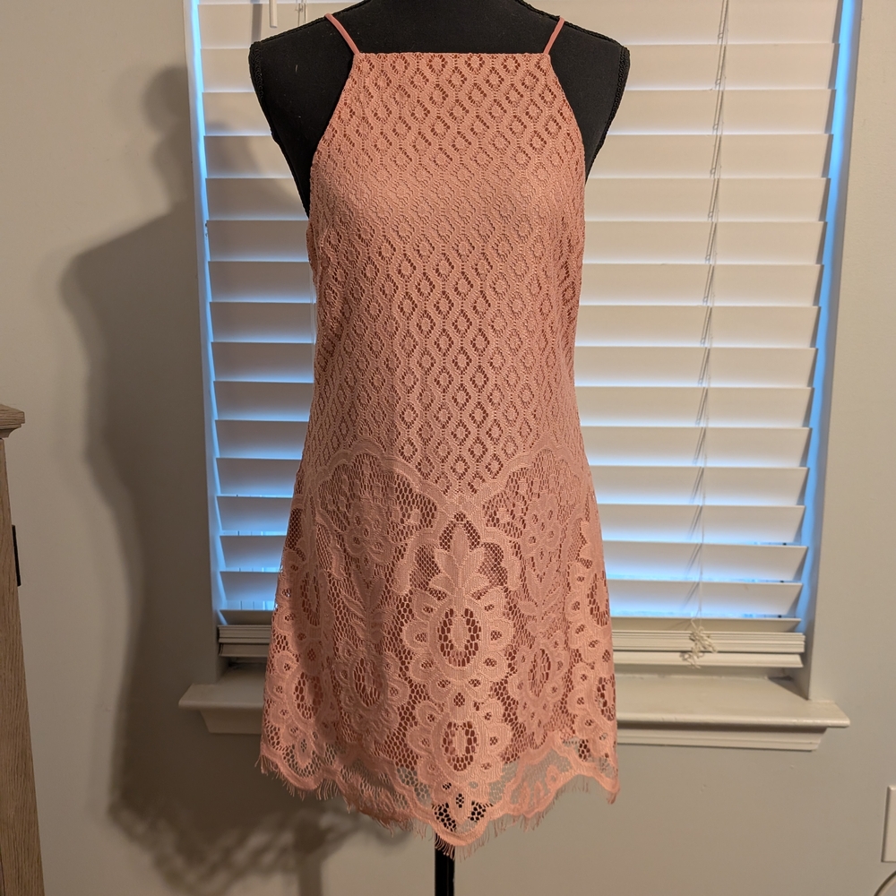 Chic Pink Lace Dress